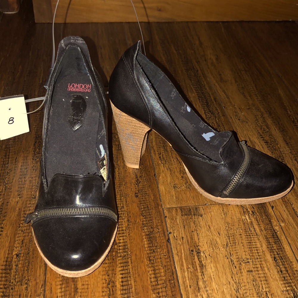 🤩BOGO. Black leather heels. New. Size 8